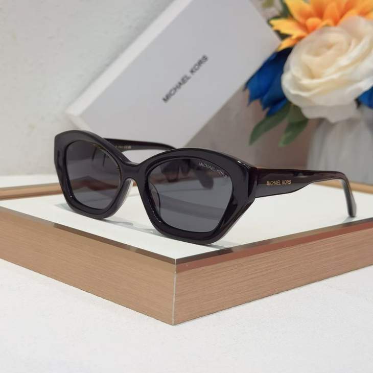 Picture of Michael Kors Sunglasses _SKUfw81854067fw